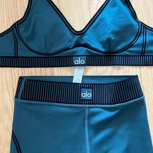 (new) Alo Yoga Blue / green Sports Bra and Leggings Set